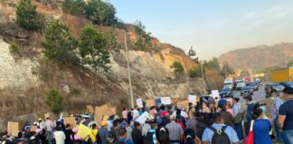 Protesta de pacientes renales bloquea la CA-5, quienes exigen derechos médicos