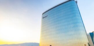 Analista cuestiona la falta de competitividad de Honduras mientras Google abre oficinas en El Salvador