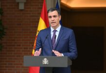 Pedro Sánchez seguirá en el Gobierno para «trabajar por la regeneración democrática» de España