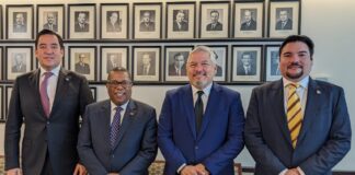 Altos funcionarios del gobierno dialogan con Brian Nichols sobre migración e inversión