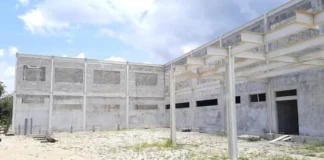 El BCIE dona 250.000 dólares a Honduras para apoyar reconstrucción de hospital en Roatán