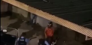 Suspendidos y bajo investigación, los policías que golpearon a un motociclista en Islas de La Bahía