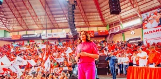 Rixi Moncada celebra costoso evento político en la capital