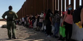 Nueva campaña pide a México dar pensión a sus migrantes indocumentados que viven en EE. UU.