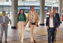 «Les tiemblas las patas», dice Nasralla al llegar al CN a exigir que acepten su renuncia