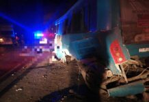 Al menos 14 muertos tras volcamiento de un autobús en el centro de México