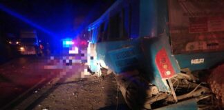 Al menos 14 muertos tras volcamiento de un autobús en el centro de México