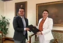 Honduras llama a su encargada de Negocios en Ecuador