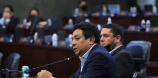 Diputado Barrios propone que el pago de indemnización por la destitución de exmagistrados se lo cobren a los 97 diputados que lo aprobaron