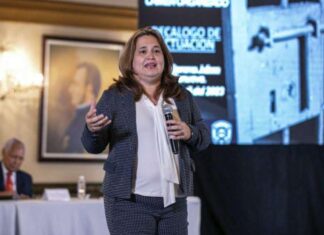 Viceministra Julissa Villanueva, denuncia conspiración de la Policía Nacional en su contra