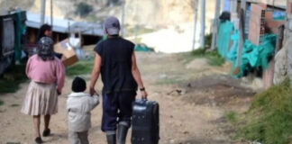 Miles de hondureños huyeron en 2023 por la violencia, pobreza e impunidad, según AI