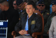 Ecuatorianos votan en una consulta popular que puede marcar el futuro político de Daniel Noboa