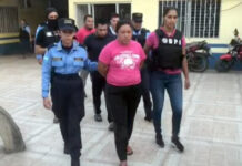 Dictan formal procesamiento para madre y dos hombres en caso de menor vendida por un carro