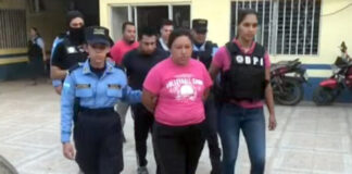 Dictan formal procesamiento para madre y dos hombres en caso de menor vendida por un carro