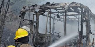 Se incendia bus con 50 migrantes venezolanos en Copán