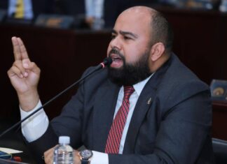 Rafael Sarmiento solicita la suspensión del debate sobre la Ley de Hidrocarburos para fortalecer propuesta