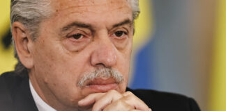 Justicia argentina congela bienes del expresidente Fernández y levanta su secreto bancario