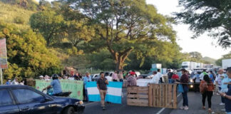 Locatarios de mercados de la zona sur amenazan con tomar la carretera Panamericana nuevamente