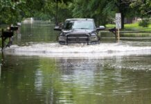 Texas: cierran escuelas, evacuan a la población y advierten que las inundaciones empeorarán tras días de lluvias torrenciales