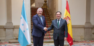 Honduras y España acuerdan homologar permiso de conducir, anuncia canciller Reina