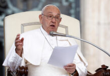 El papa dice que «es necesario rezar por la paz en estos tiempos de guerra mundial»