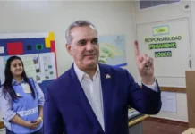 Luis Abinader mantiene ventaja en elecciones dominicanas con el 94,5 % de los votos escrutados