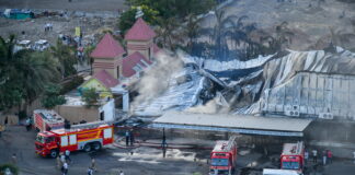 Un incendio en un complejo de juegos causa al menos 25 muertos en el oeste de la India