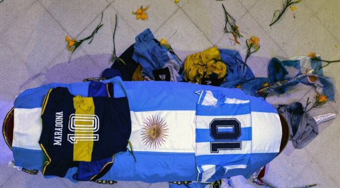 Los hijos de Maradona piden trasladar el cuerpo del ’10’ del cementerio a un memorial