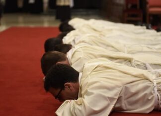 El papa dijo que ya hay mucha «mariconería» en los seminarios, según medios italianos