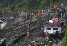 Más de 20 muertos y varios atrapados tras un derrumbe e intensas lluvias en la India