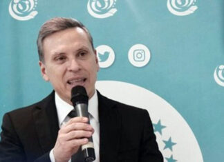 Renuncia el director del IHSS, Carlos Aguilar “por falta de apoyo político”