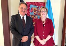 Embajadora Laura Dogu se reúne con el exministro de Transparencia, Edmundo Orellana para fortalecer la transparencia y la democracia