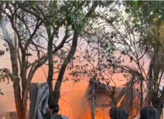 Voraz incendio consume tres viviendas en Ocotillo, Cortés