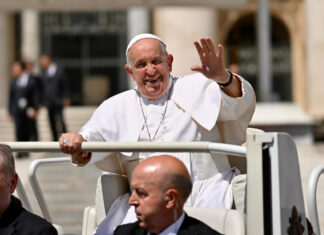 El papa Francisco asegura que los cristianos no pueden admitir muros contra los migrantes