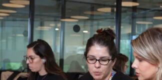 El 40% de las madres latinas en EE. UU. prefiere tecnología a joyas para su día, según sondeo