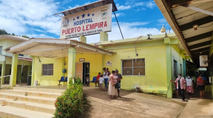 Médicos anuncian paro indefinido en Hospital de Puerto Lempira por falta de pago