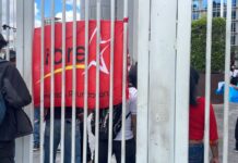 Colectivos de Libre se toman el acceso a las instalaciones del Centro Cívico Gubernamental