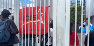 Colectivos de Libre se toman el acceso a las instalaciones del Centro Cívico Gubernamental