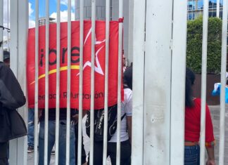 Colectivos de Libre se toman el acceso a las instalaciones del Centro Cívico Gubernamental