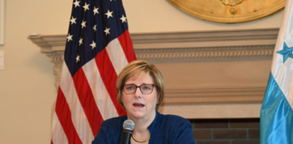 Embajadora Laura Dogu señala que las mujeres y los niños son muy vulnerables en Honduras