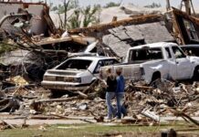 Tornados mantienen en alerta a 16 millones de personas y dejan 23 muertos en EE. UU.