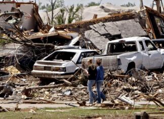Tornados mantienen en alerta a 16 millones de personas y dejan 23 muertos en EE. UU.