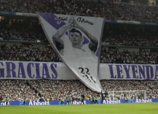 El Santiago Bernabéu se rinde a Kroos en su despedida