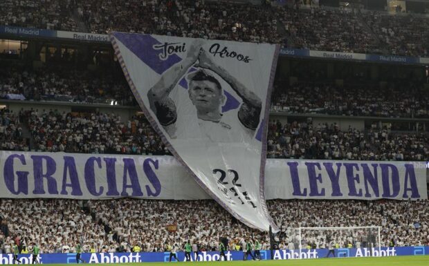 El Santiago Bernabéu se rinde a Kroos en su despedida