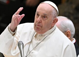 El papa pide a los militares «poner las armas al servicio de la paz y la fraternidad»