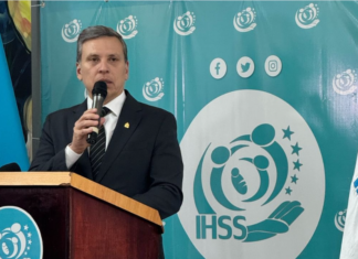 Carlos Aguilar agradece apoyo durante su gestión en el IHSS