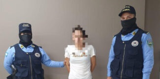 Agentes de la DPI detienen a mujer acusada de intentar vender a su hija de 8 años por 81 dólares
