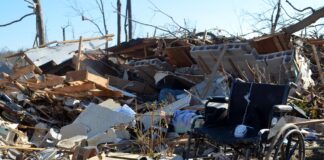 Al menos un muerto en EE. UU. por los tornados mientras las tormentas avanzan al este