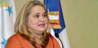 Julissa Villanueva abandona el país por amenazas a muerte