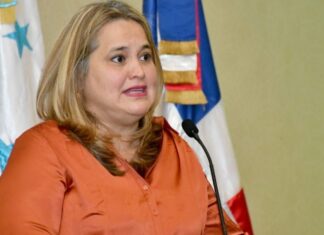 Julissa Villanueva abandona el país por amenazas a muerte